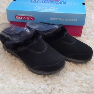 Sketchers Go Walk Embrace Slippers EUC